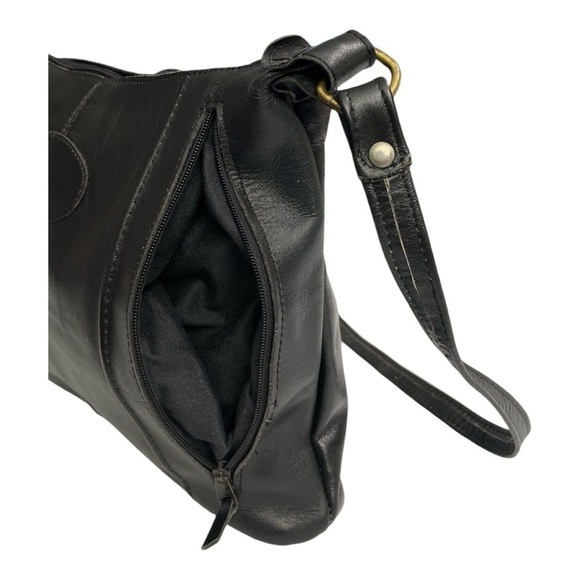 Vintage Black leather shoulder bad made in Brazil 11.25 W x 8” x 2” D - Picture 5 of 10
